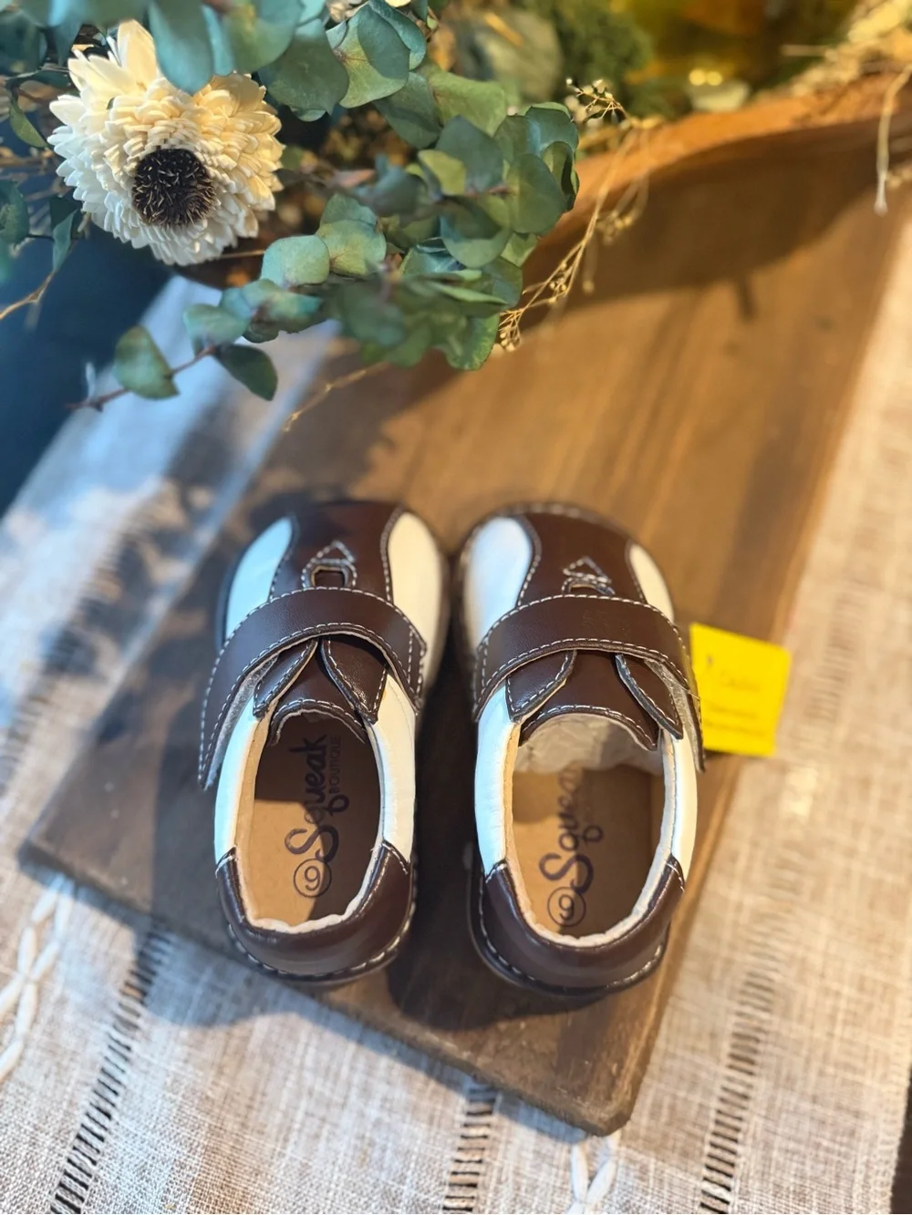 Squeak boutique infant brown and white saddle shoes in size 6